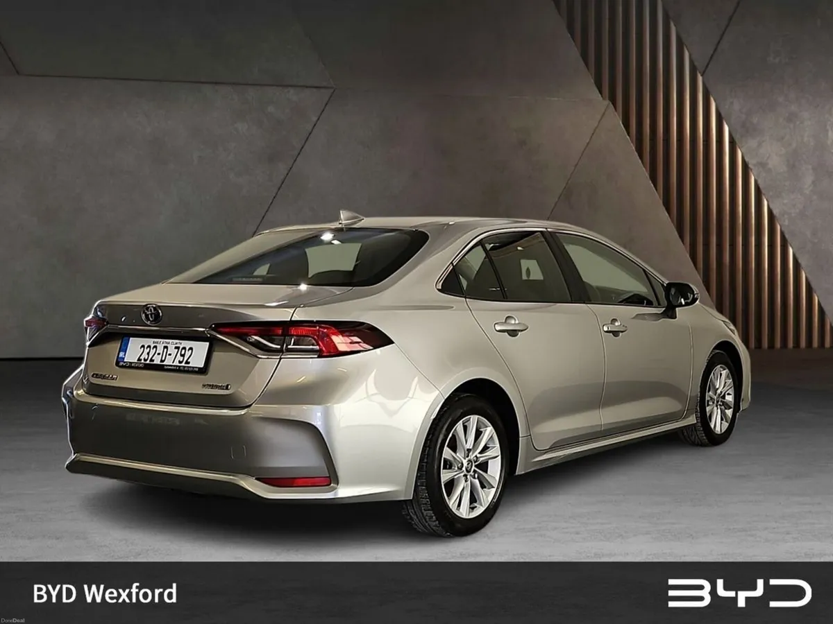 Toyota Corolla 1.8 Hybrid Luna Saloon - Image 3