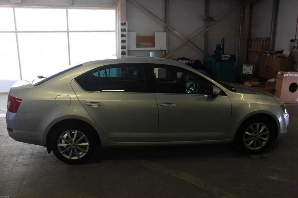 Skoda Octavia AMBITION 1.6TDI 90HP - TENDER 45 - Image 3