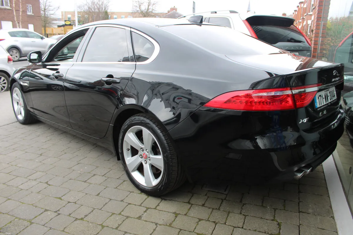 Jaguar XF 2.0 PORTFOLIO AUTO 2017 - Image 4