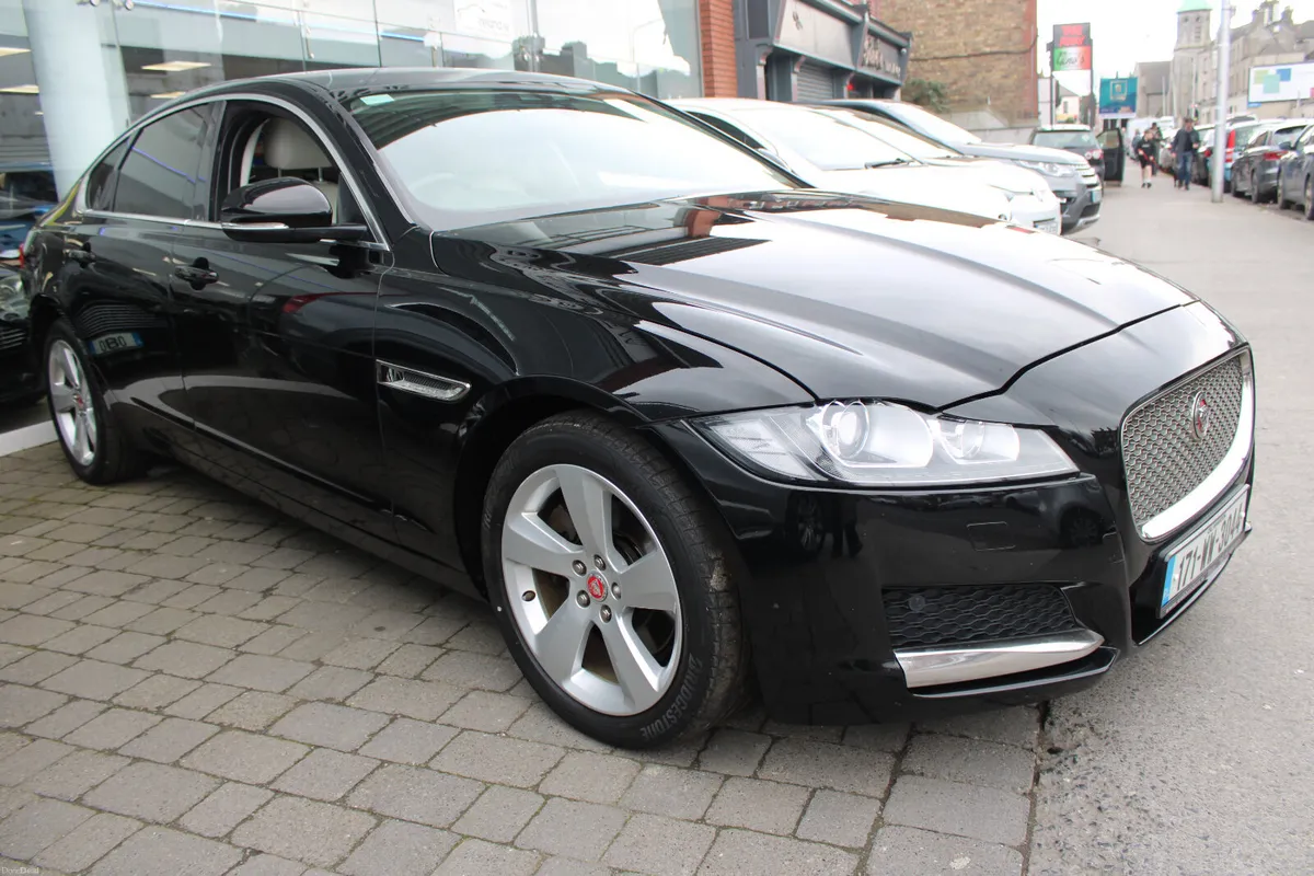 Jaguar XF 2.0 PORTFOLIO AUTO 2017 - Image 2