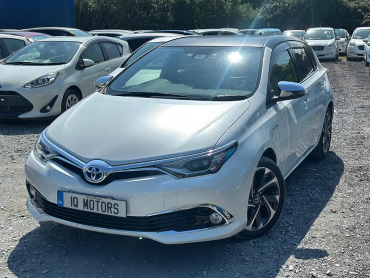 Toyota Auris BRICK LANE AUTOMATIC 1.8 PETROL HYBRI - Image 1