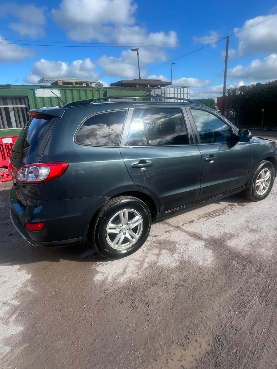 Hyundai Santa Fe 2012 - Image 1