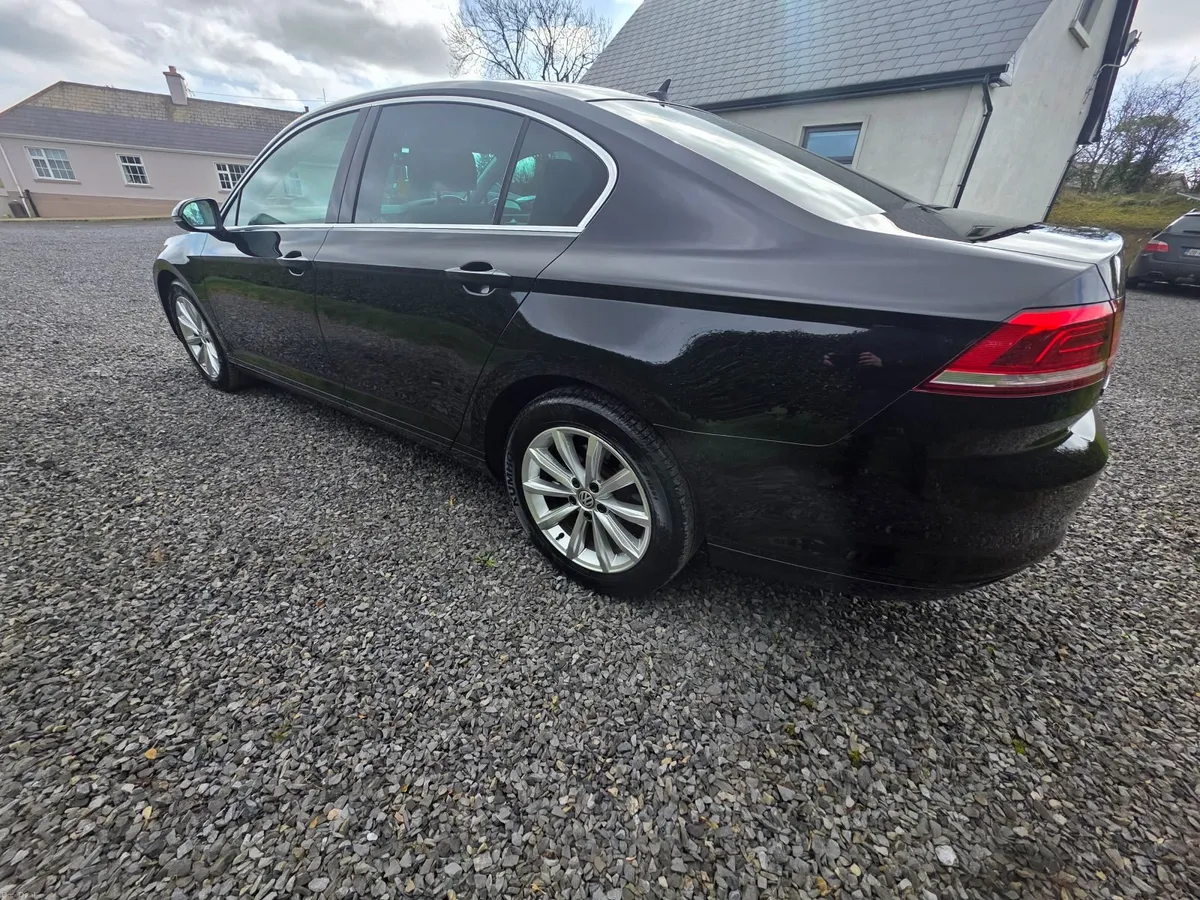 Volkswagen Passat 2015  hi spec - Image 3
