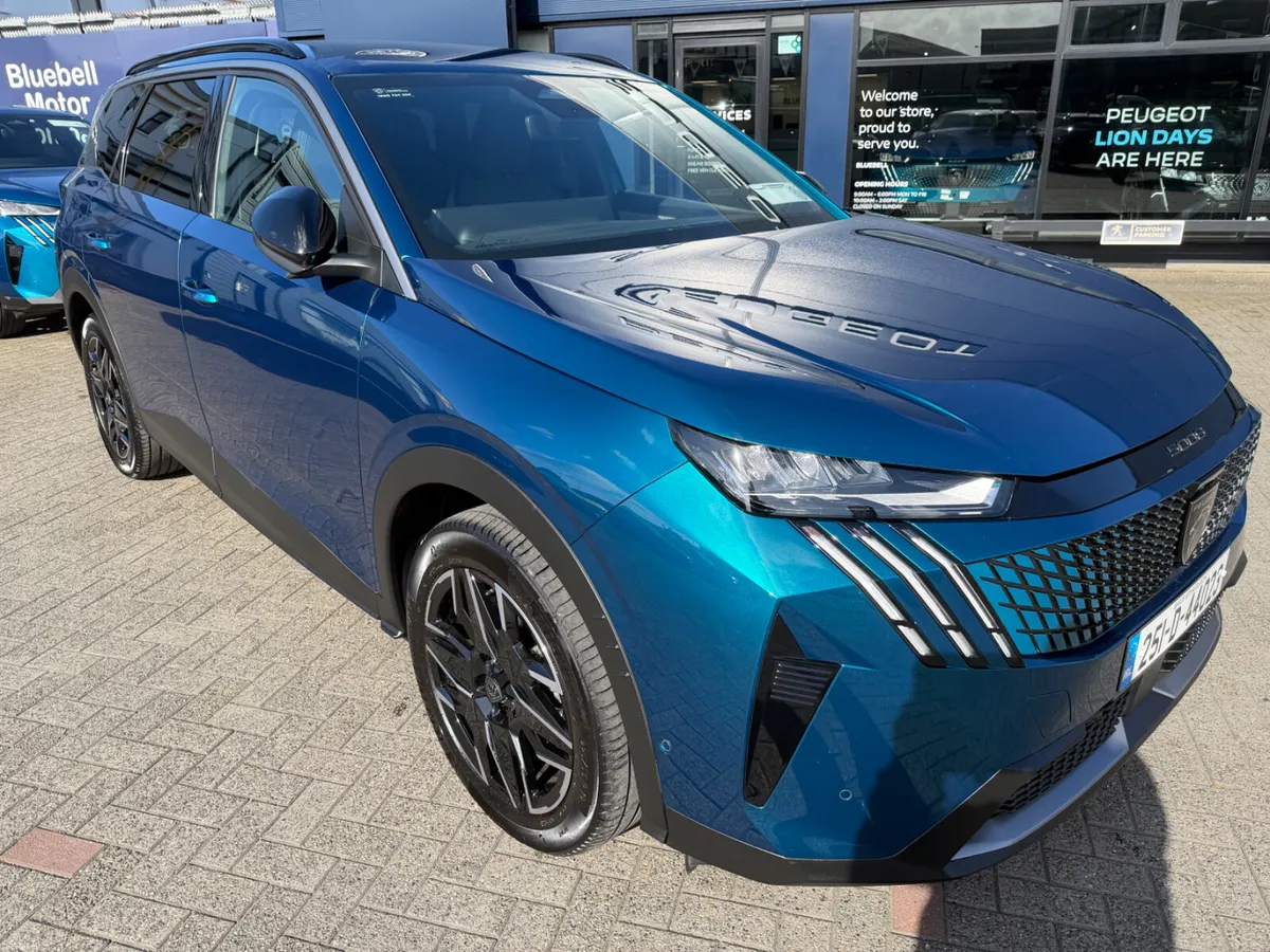 2025Peugeot 5008 Allure Hybrid - Image 1
