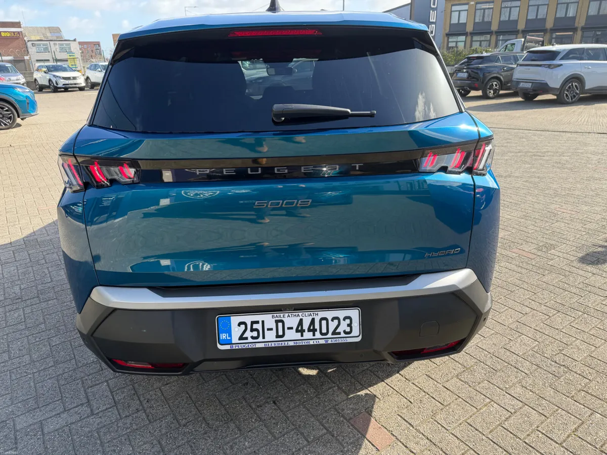 2025Peugeot 5008 Allure Hybrid - Image 6