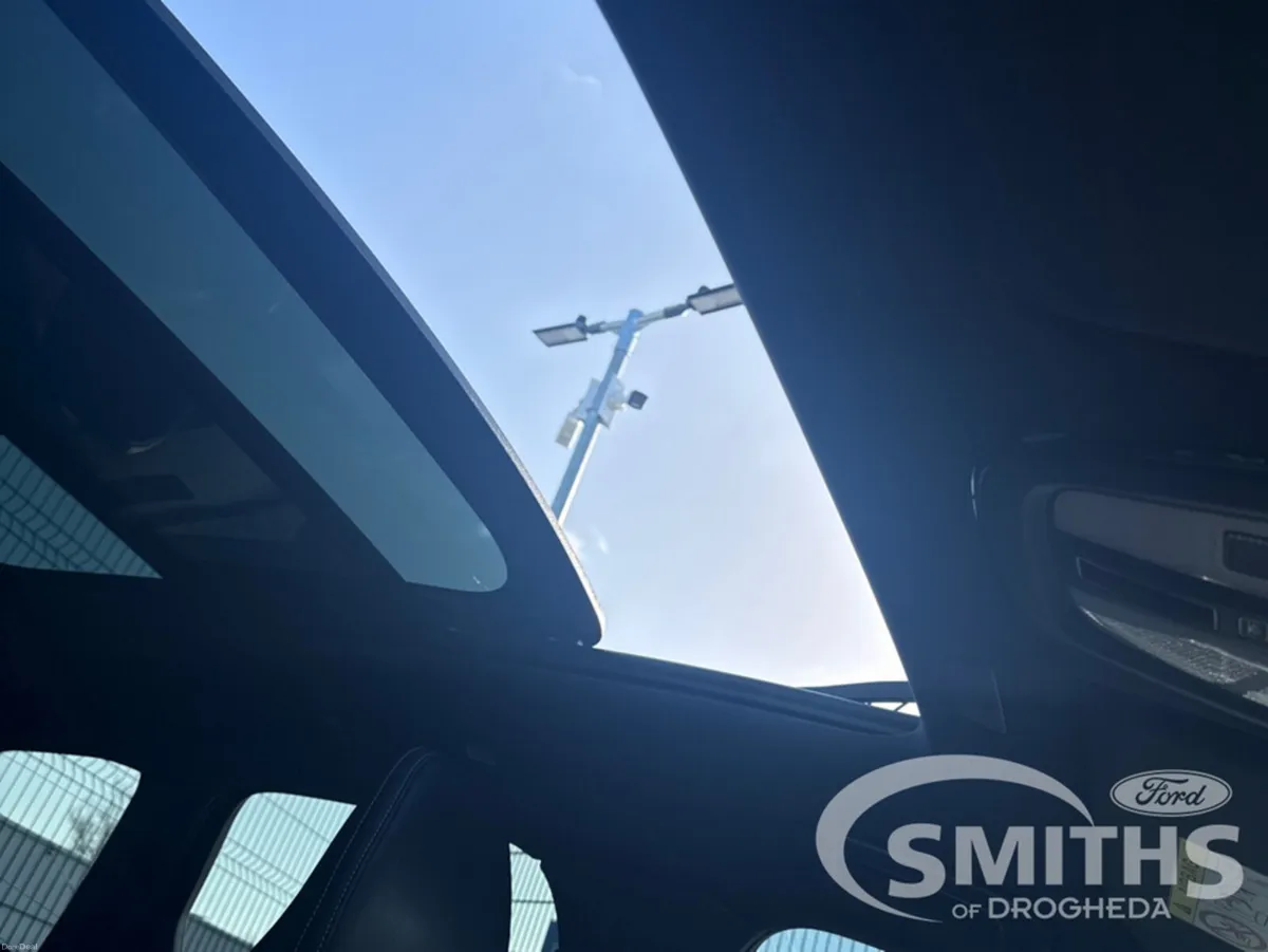 Volvo XC60 T6 PHEV PLUS  *AUTO* BLACK EDITION - Image 2