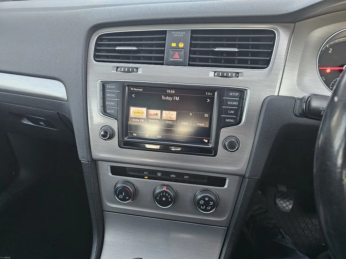 Volkswagen golf estate 2.0 TDI sport bluemotion - Image 2