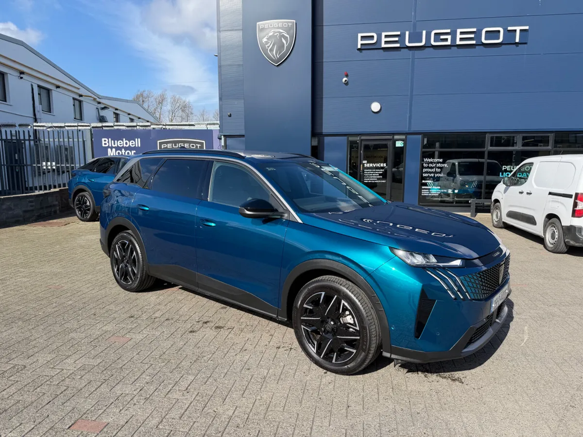 2025Peugeot 5008 Allure Hybrid - Image 2