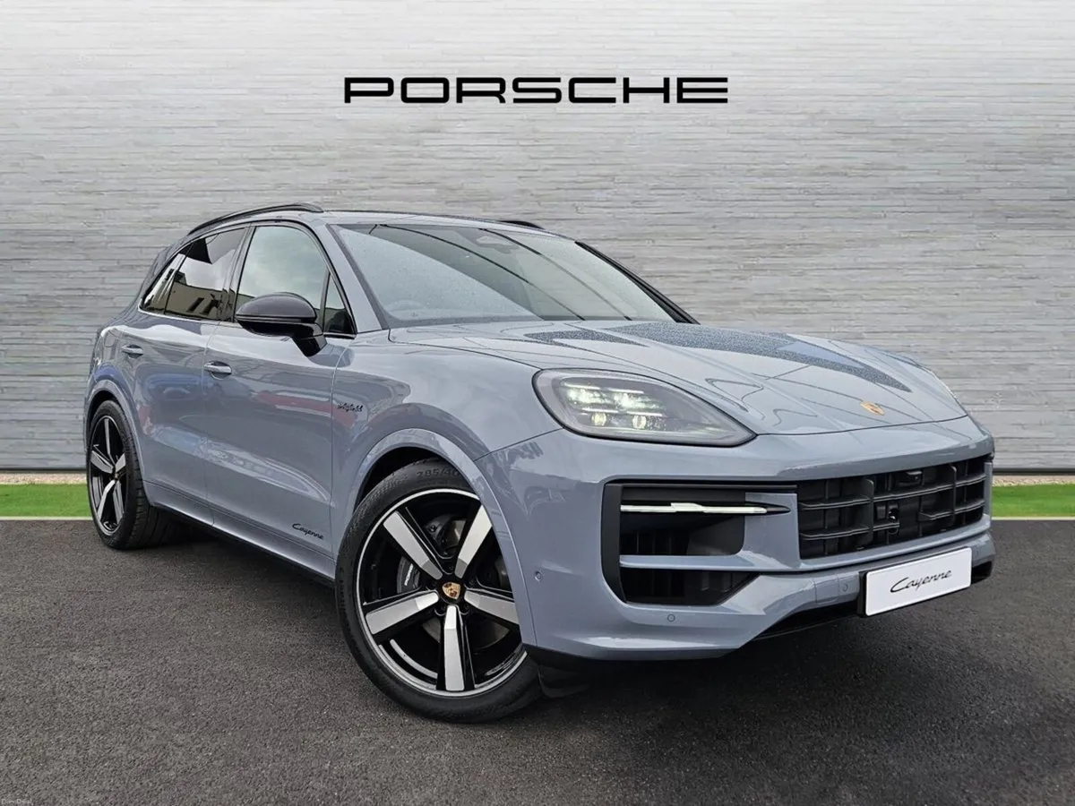 Porsche Cayenne E-Hybrid Black Edition - Image 1