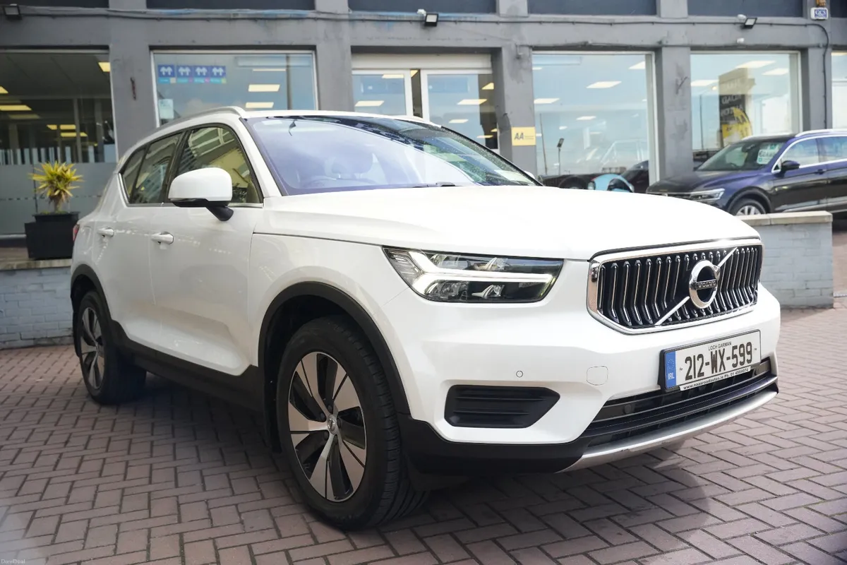 XC40 PHEV T4 197hp Insciption Exp AUTO - Image 2