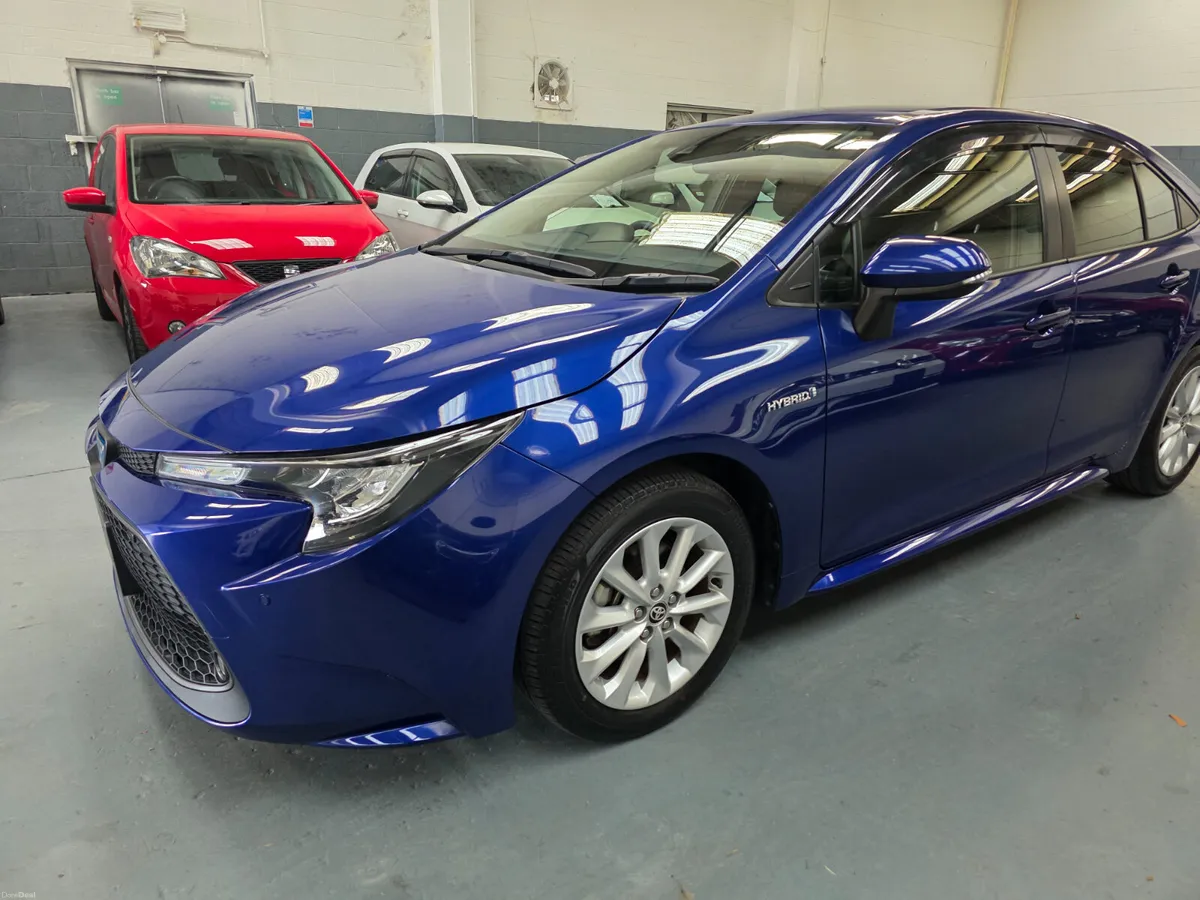 2020 Toyota Corolla Saloon Hybrid - Image 3