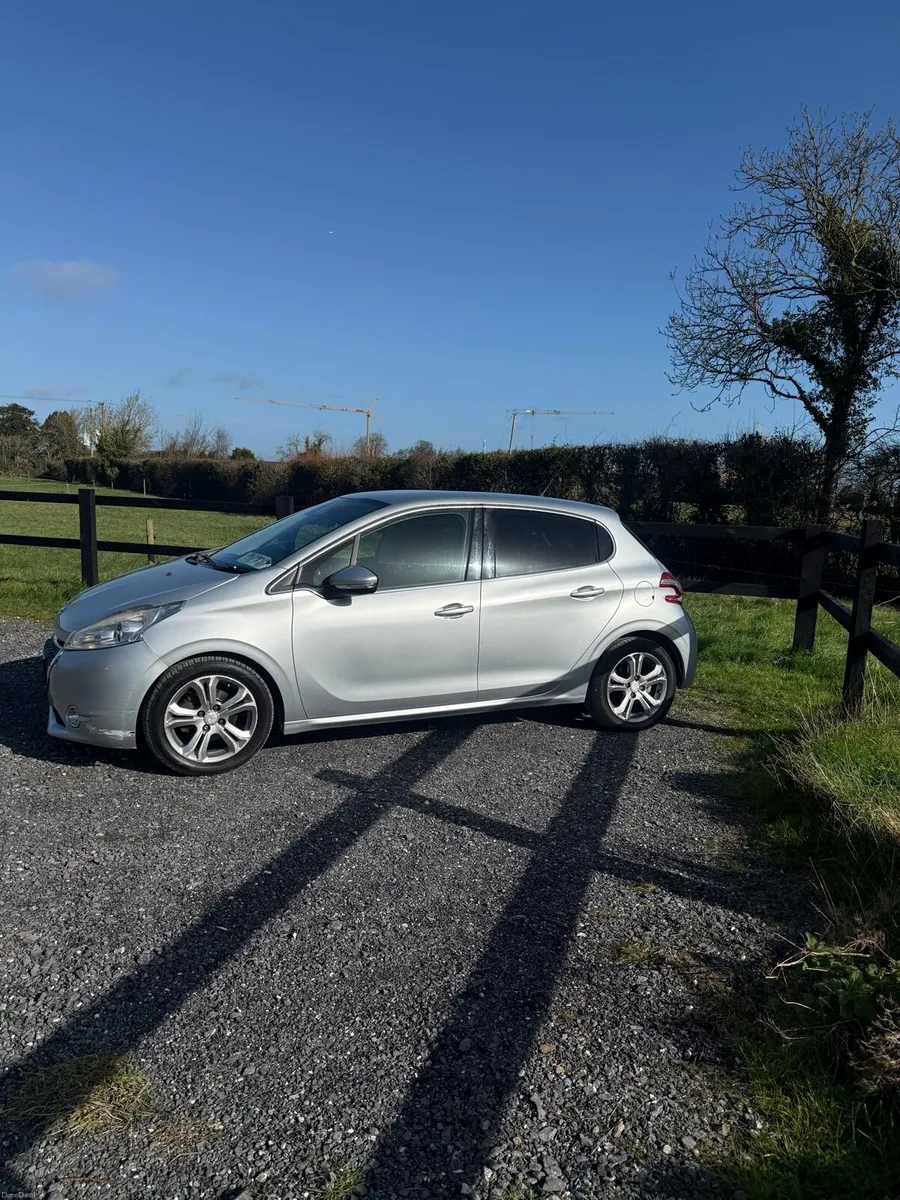 2012 Peogeot 208 1,4 petrol Allure model - Image 2