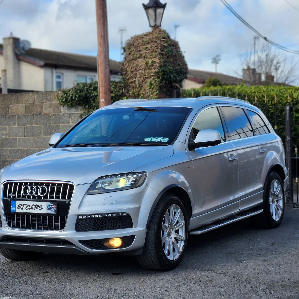 11 Audi Q7 S-line Crewcab 7 seats - Image 1