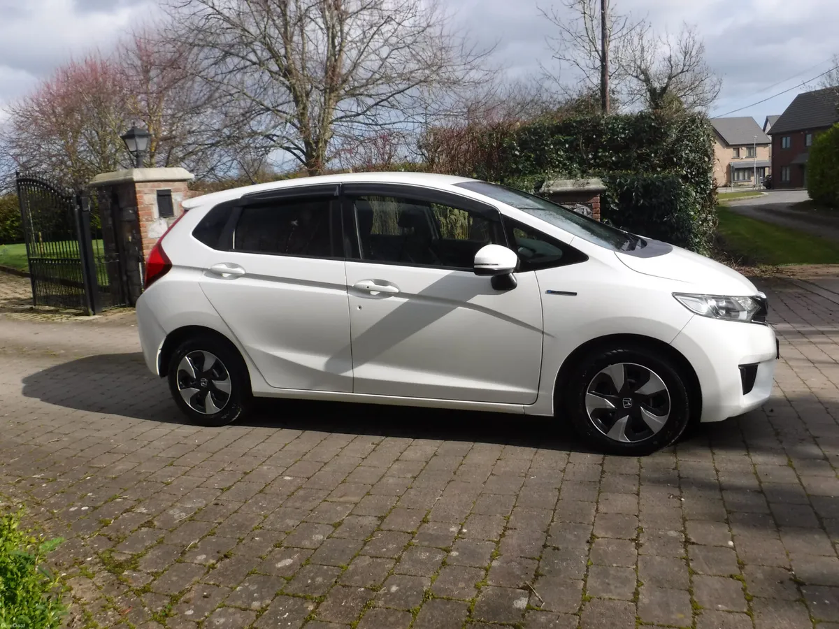 HONDA FIT 1.5 AUTO HYBRID L ANDROID+CARPLAY - Image 2