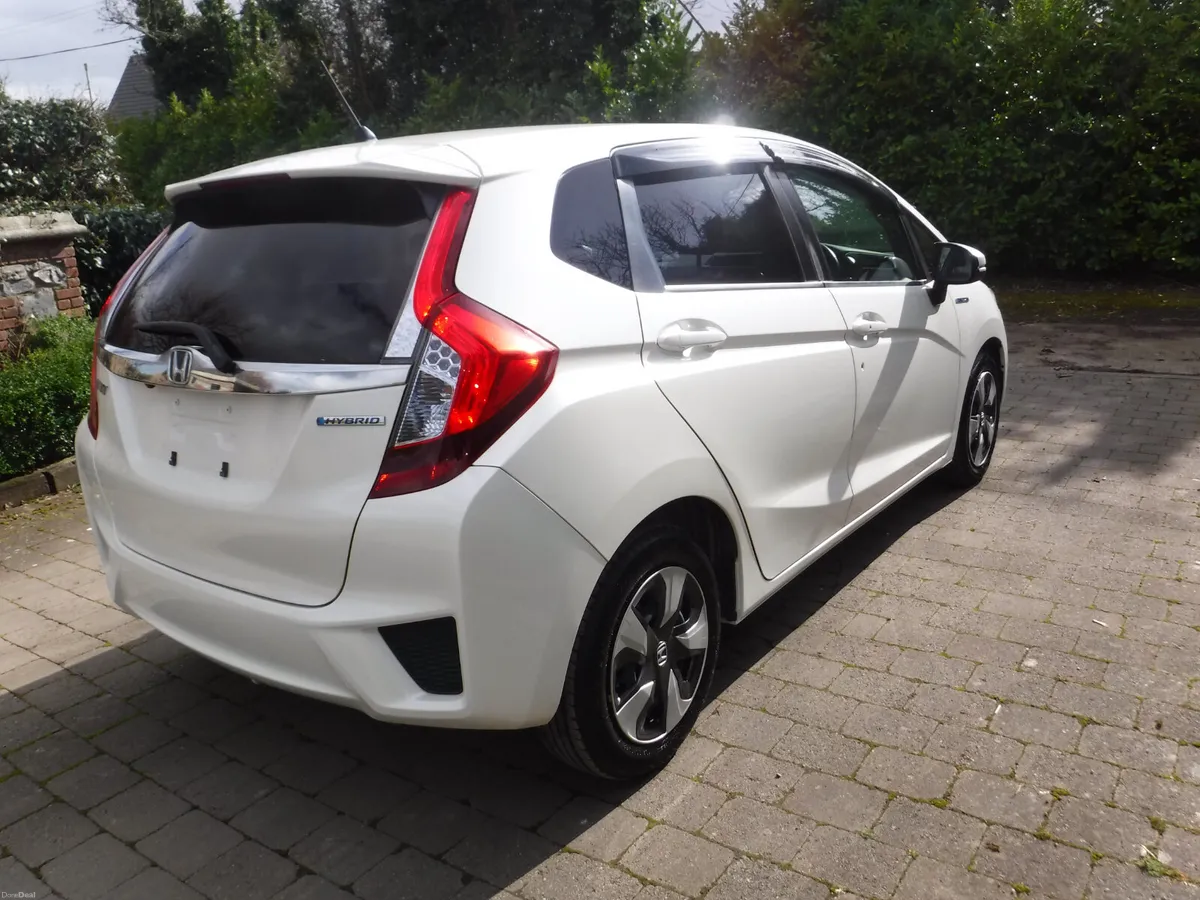HONDA FIT 1.5 AUTO HYBRID L ANDROID+CARPLAY - Image 3