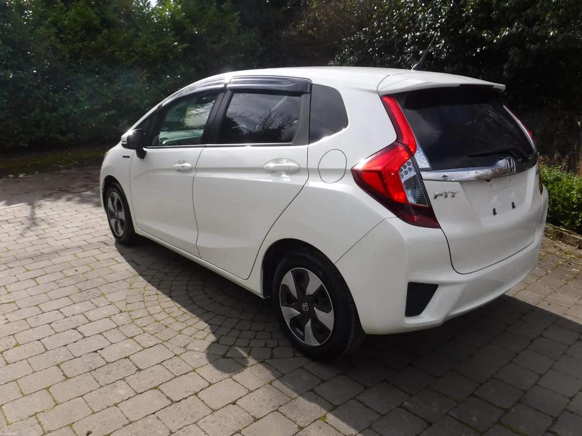 HONDA FIT 1.5 AUTO HYBRID L ANDROID+CARPLAY - Image 4