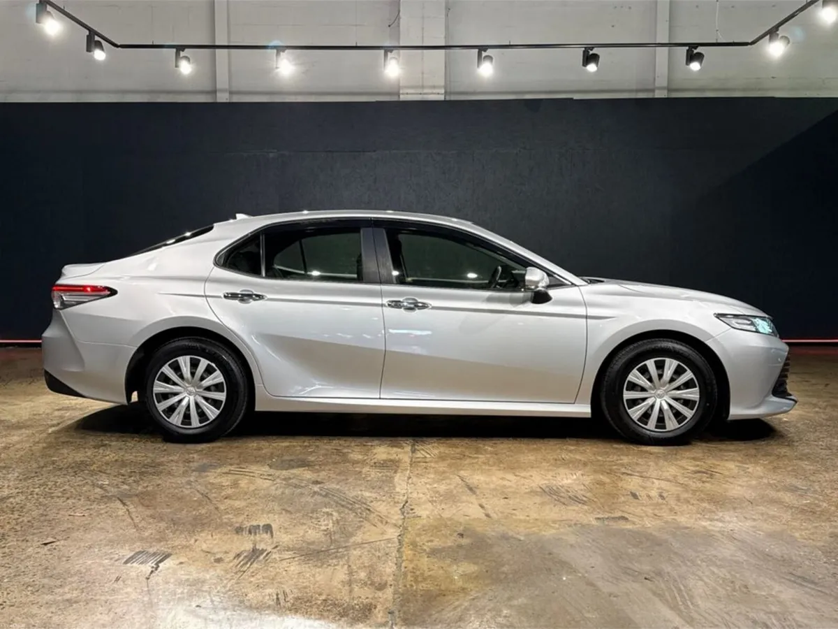 Toyota Camry 2.5 HYBRID SALOON - TOYOTA SAFETY SEN - Image 3