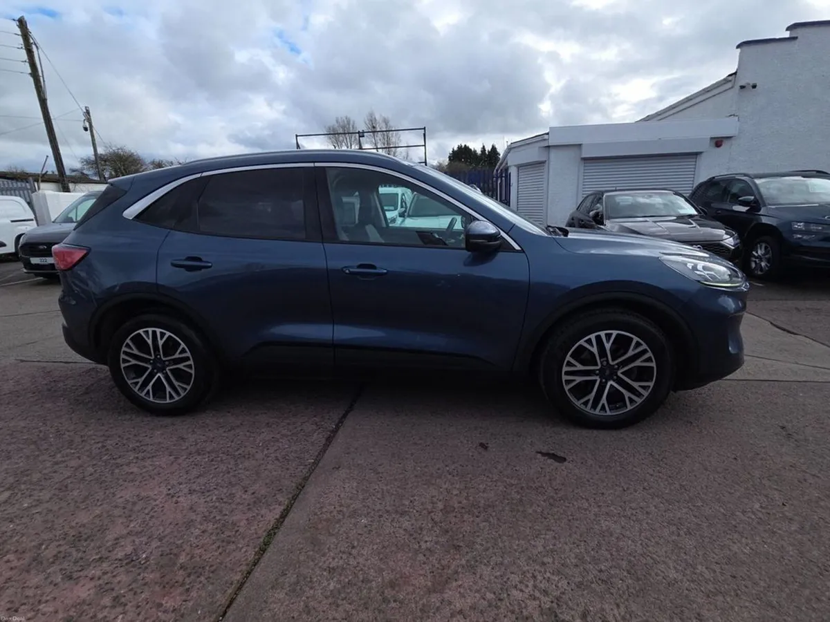 Ford Kuga TITANIUM EDITION ECOBLUE - Image 3