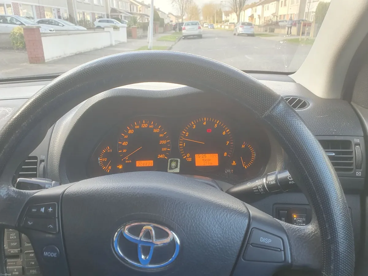 Toyota Avensis 2009 - Image 1