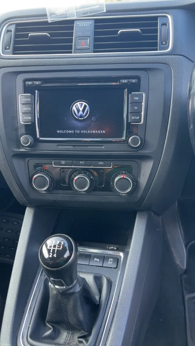 Volkswagen Jetta 2015 - Image 3