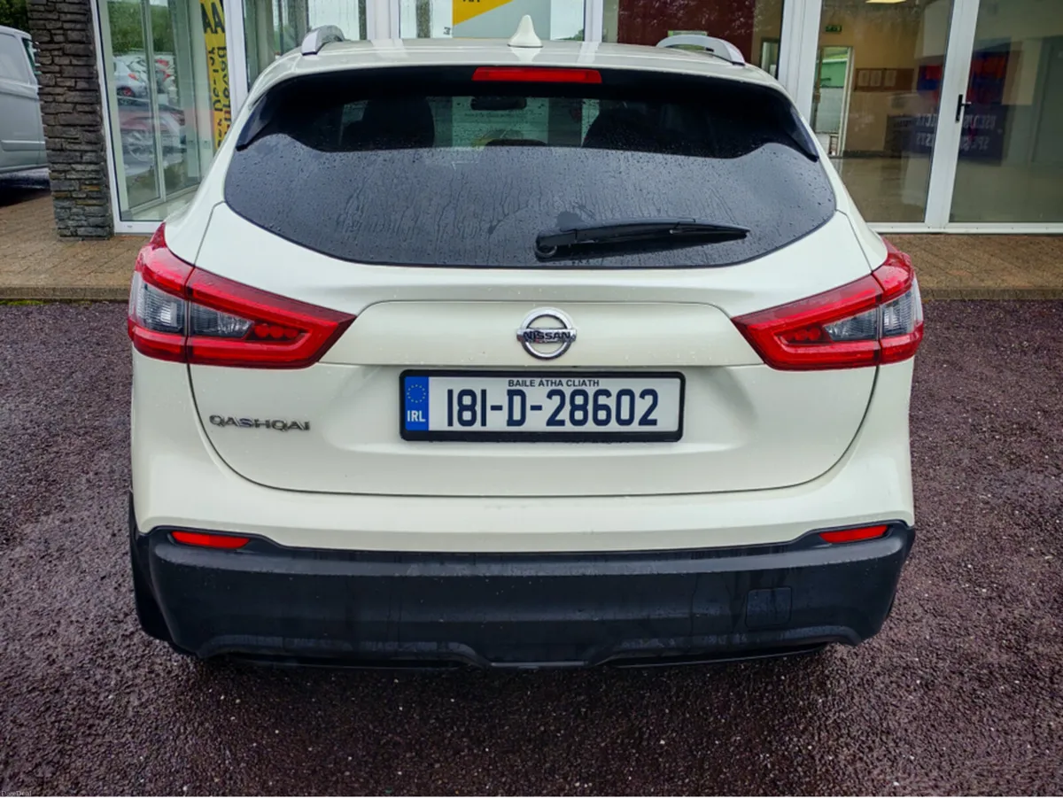 Nissan Qashqai 1.2 SV 18 4DR - Image 3