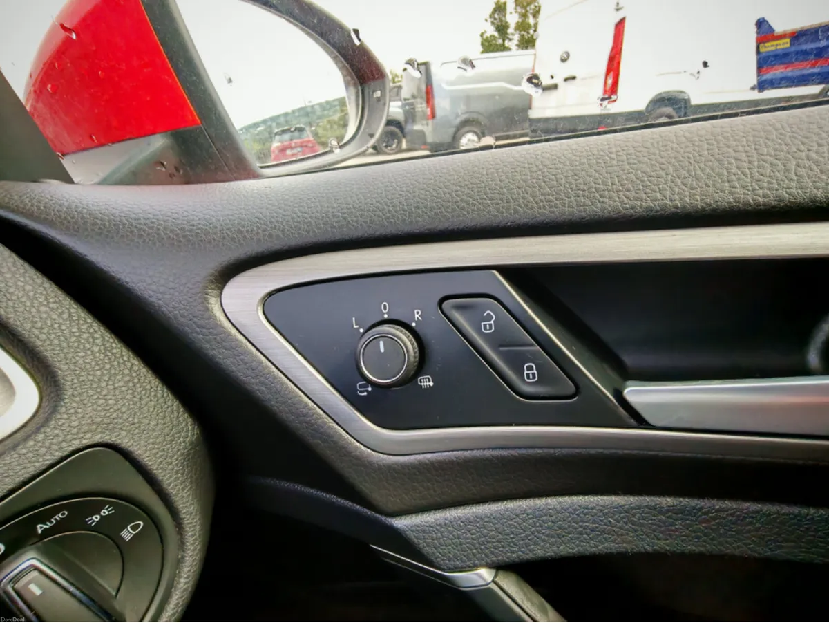 Volkswagen Golf TSI Trendline BlueMotion Technolog - Image 2