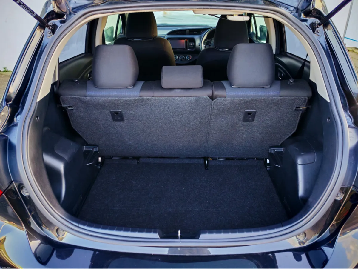 Toyota Yaris AUTO - Image 3