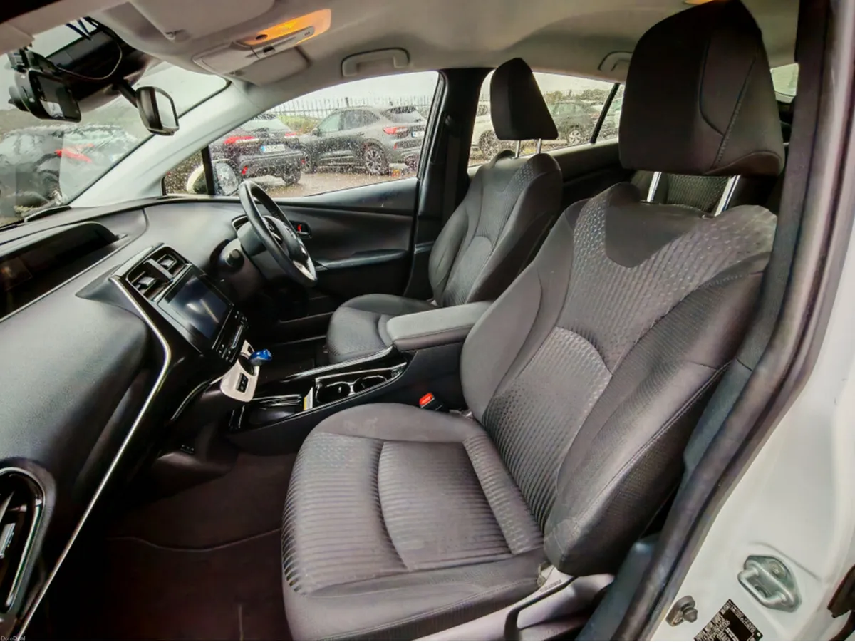 Toyota Prius PH PHV PLUG IN HYBRID 4DR AUTO - Image 2