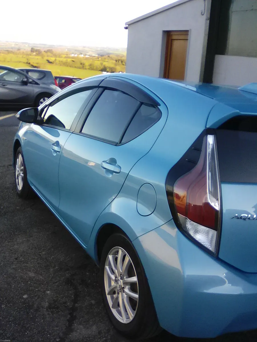 Toyota Aqua 2015 - Image 2