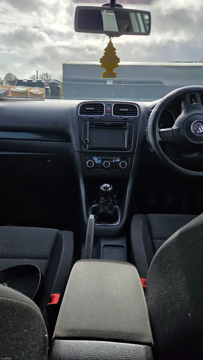 Volkswagen Golf 2010 - Image 2