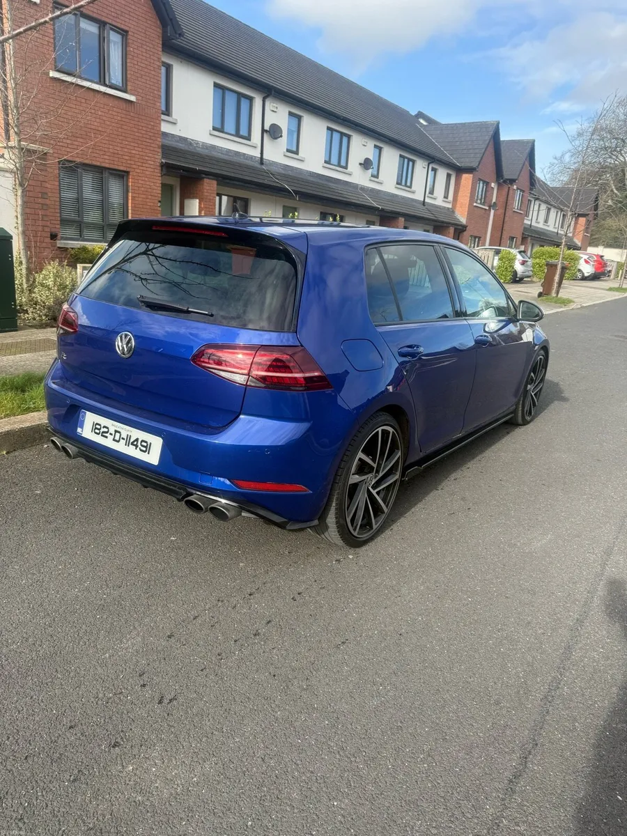 Volkswagen Golf R - Image 2