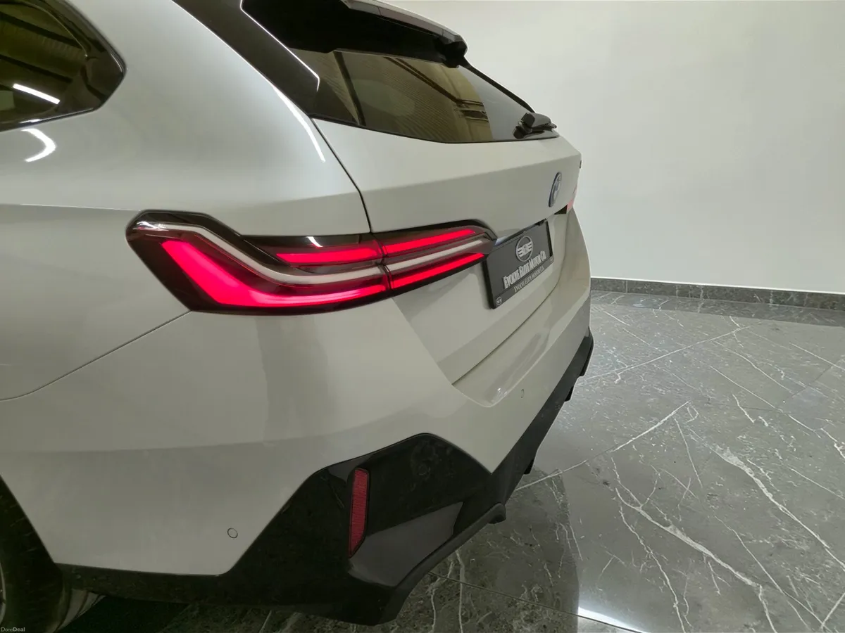 BMW 5-Series 2025 - Image 4