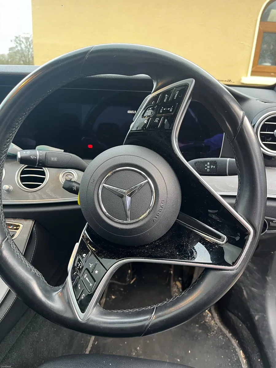 E220D Mercedes Benz - Image 4