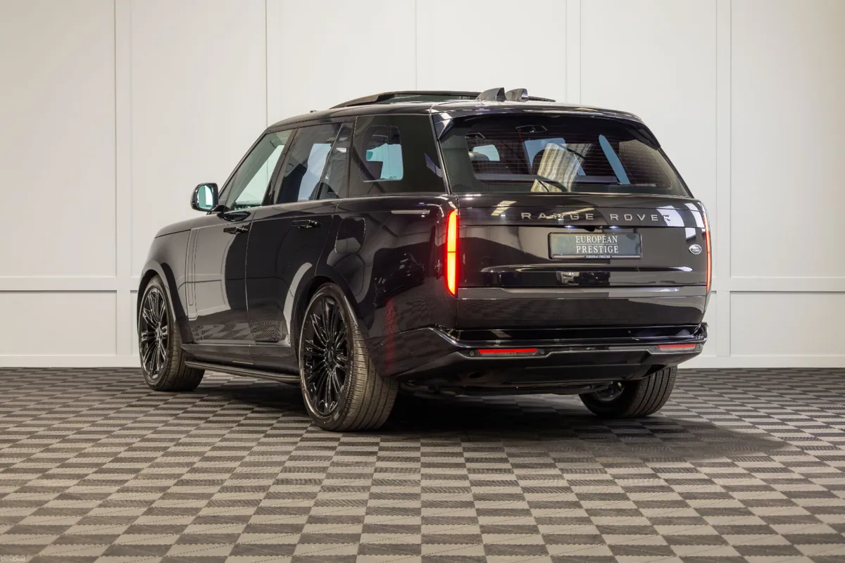2023 Range Rover P440E SE 5 Seat N1 Crewcab - Image 4