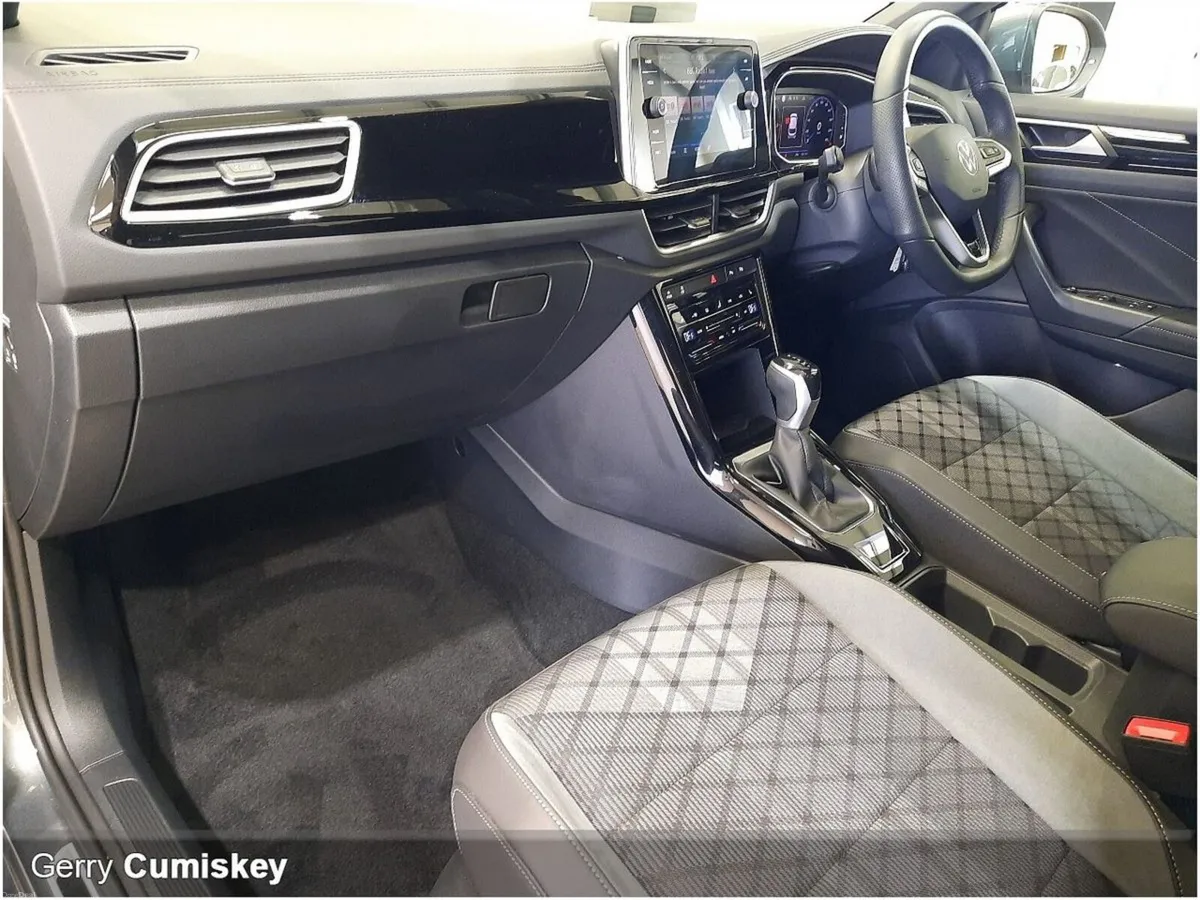 Volkswagen T-Roc R-Line | DSG | CAMERA | HEATED SE - Image 4