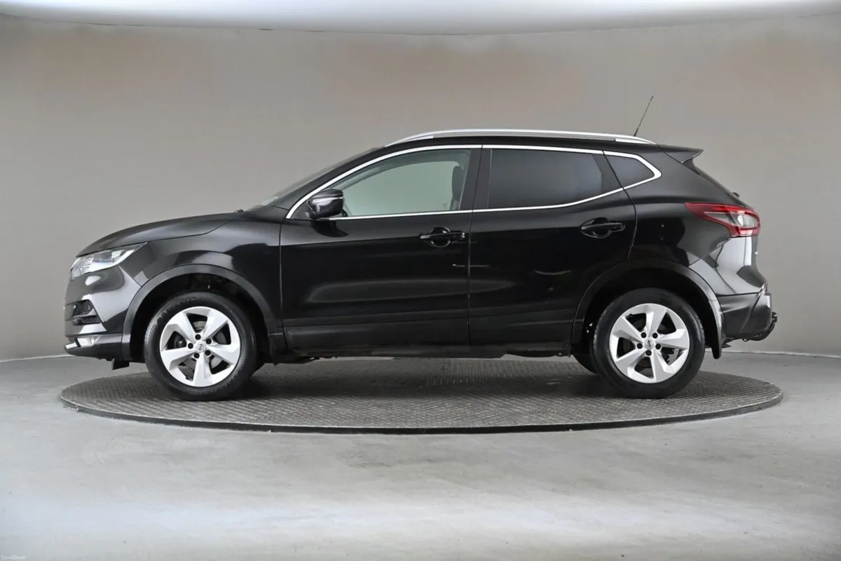 Nissan Qashqai 1.5 DSL SE 6SPD **PANORAMIC ROOF**S - Image 5