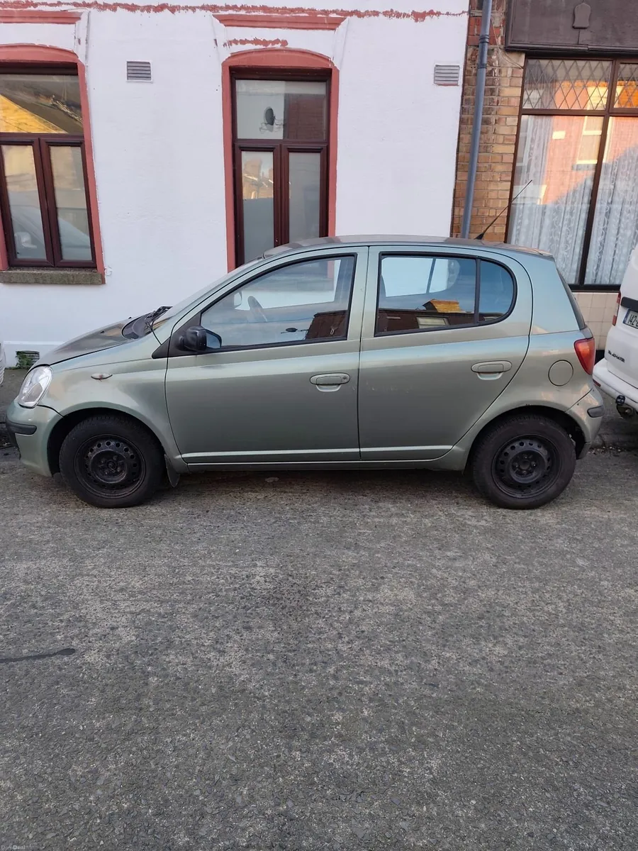 Toyota Yaris 2004 - Image 4