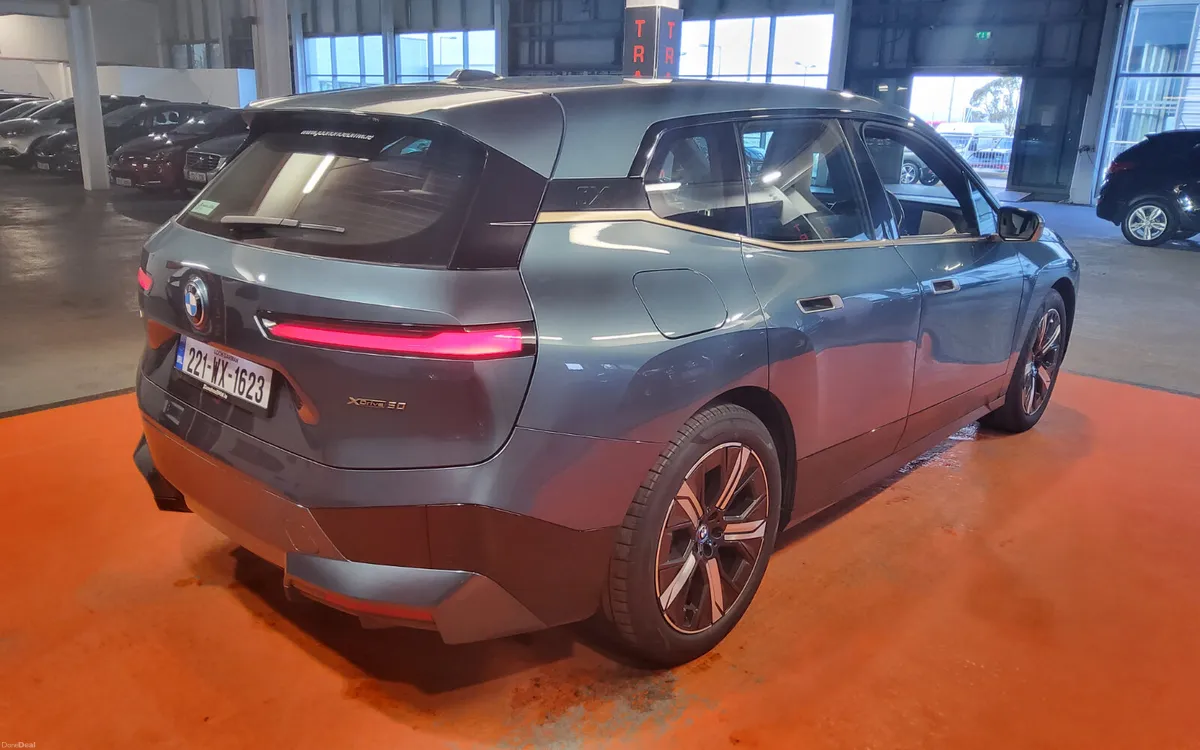 BMW iX 2022 - Image 3