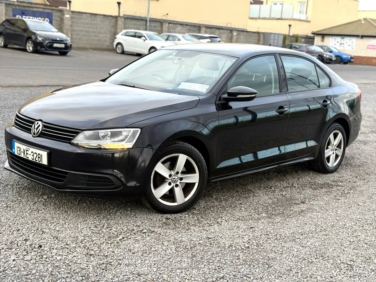 Volkswagen Jetta 2013 - Image 2