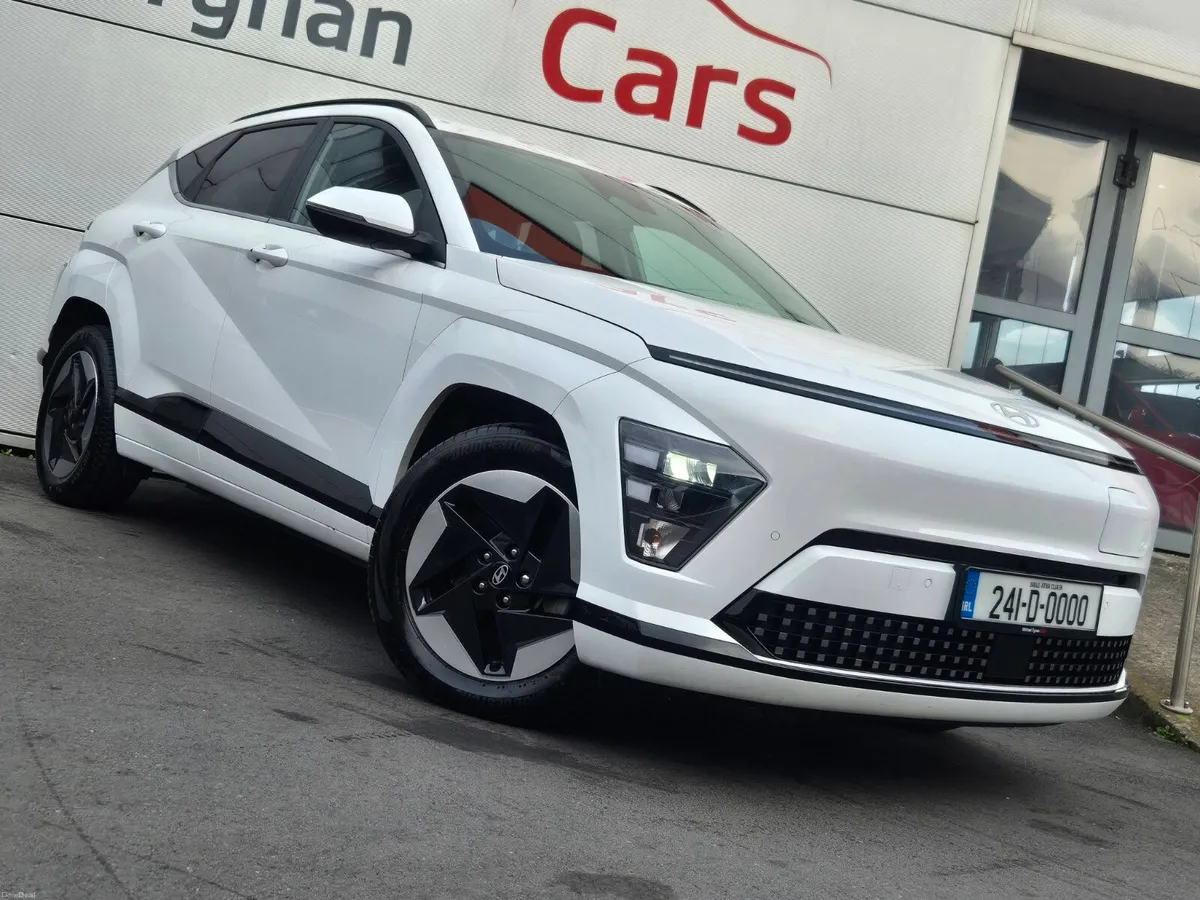 2024 Hyundai Kona 65kwh Advance, 17" Alloys - Image 2