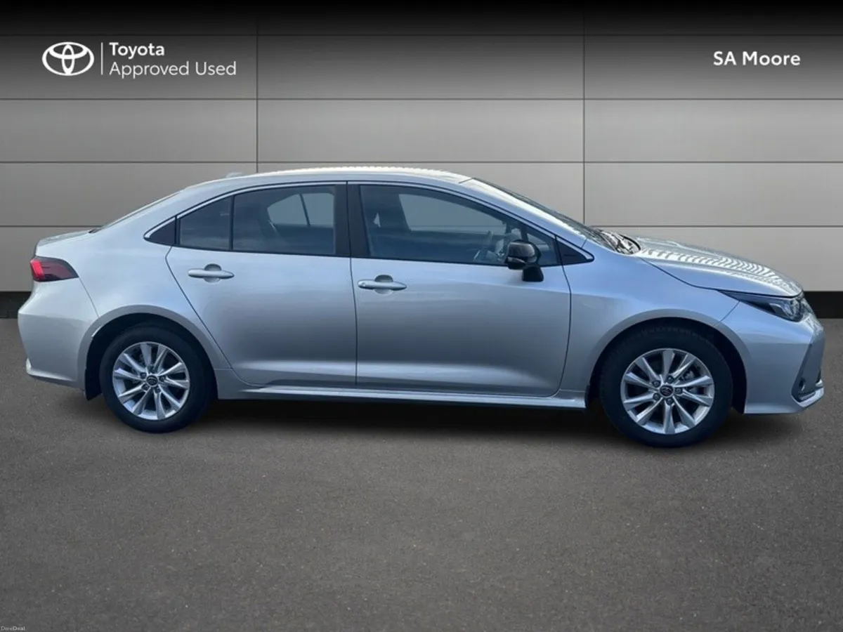 Toyota Corolla HYBRID SALOON LUNA - Image 3