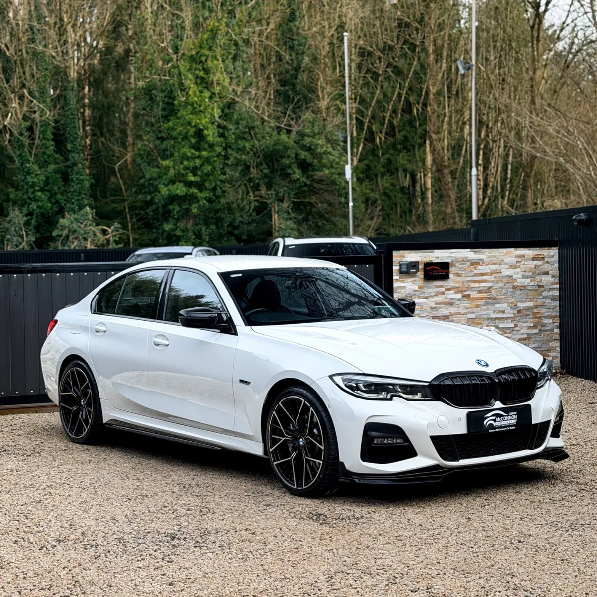 2021 (212)  BMW 330e M-SPORT  290BHP - Image 1