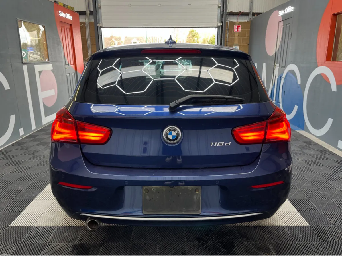 BMW 1-Series 2016 BMW 118D STYLE 2.0 AUTOMATIC / C - Image 3