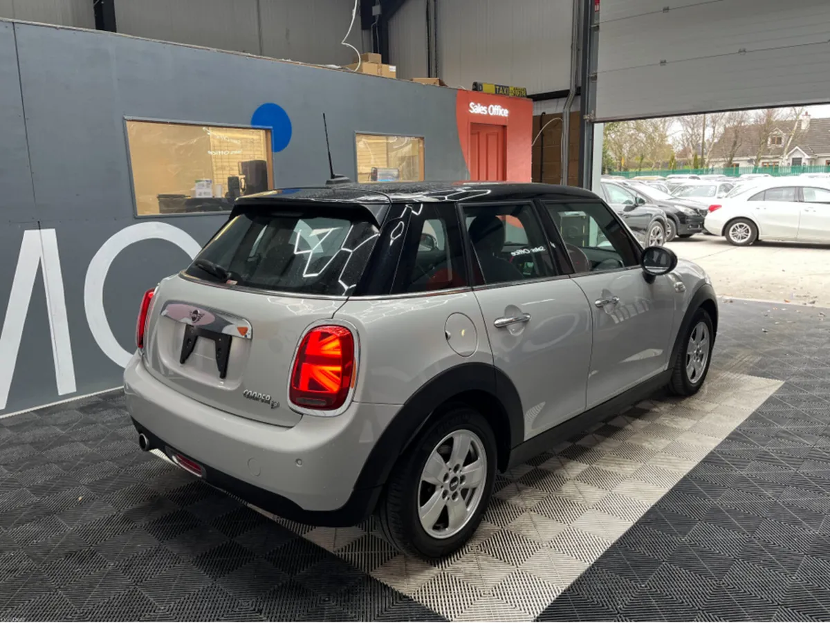 Mini Cooper 2018 MINI COOPER D 1.5 AUTOMATIC / CRU - Image 2