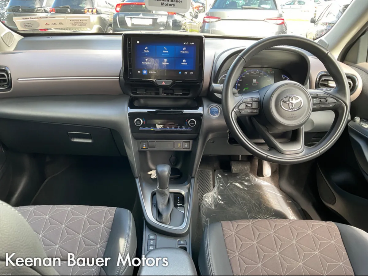 Toyota Yaris CR CROSS SOL 4DR AUTO - Image 2