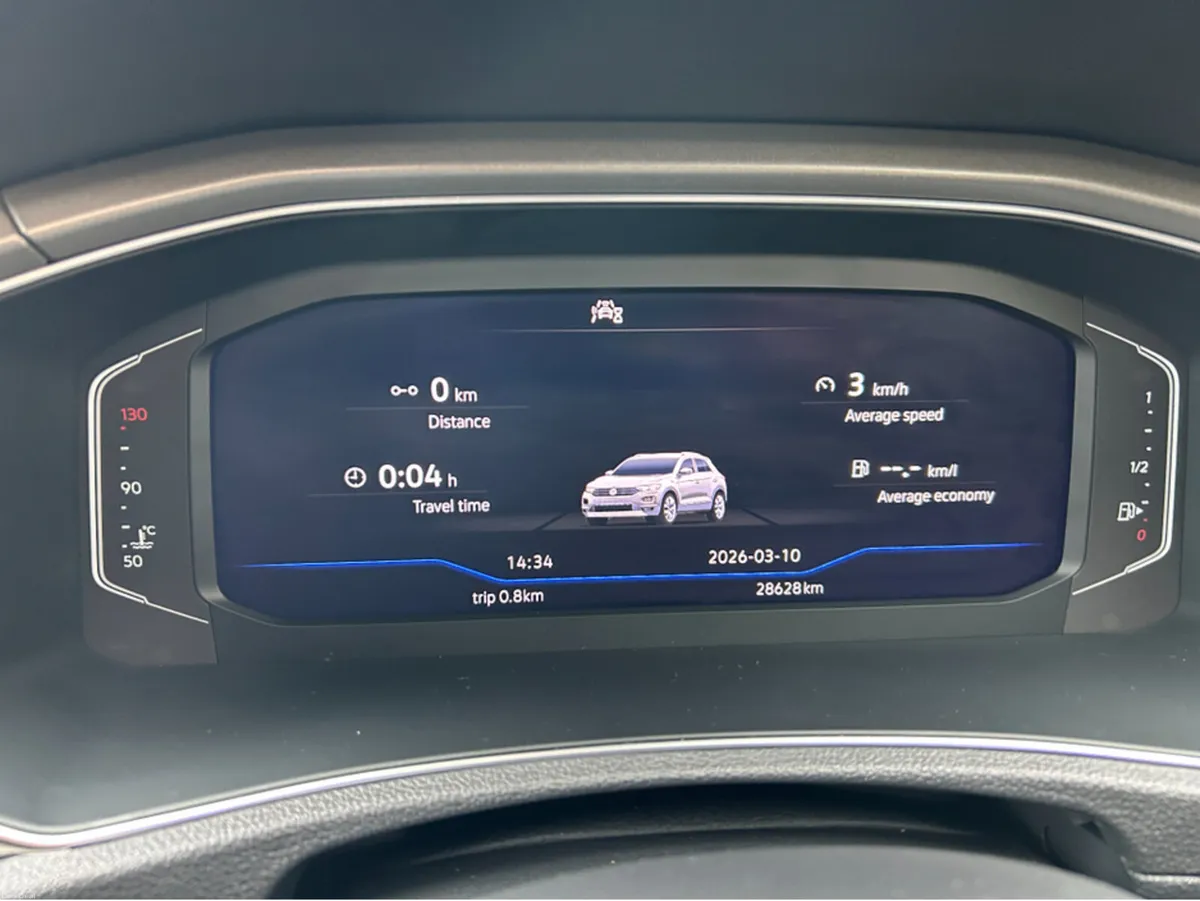 Volkswagen T-Roc 2.0 TDI STYLE 5DR **LOW MILEAGE** - Image 4