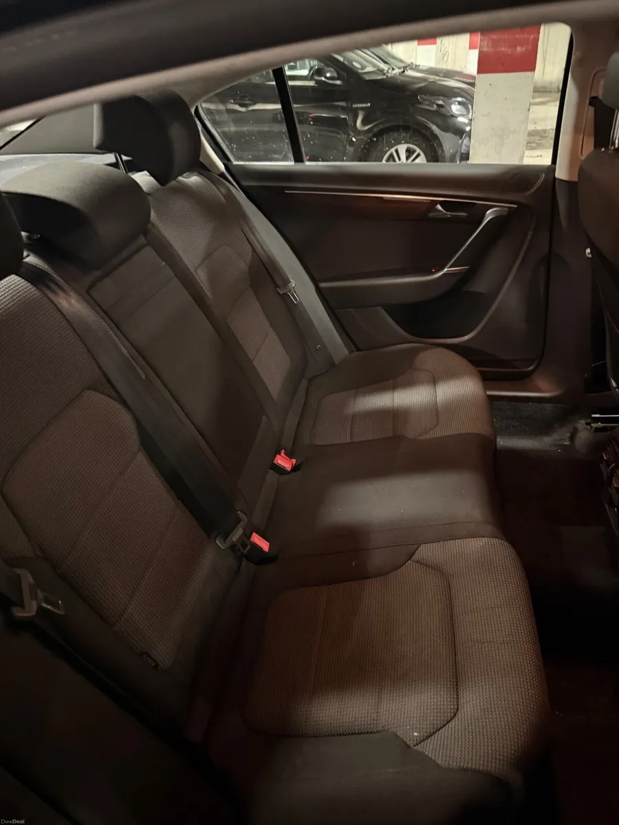 PRICE 4350// PASSAT B7 201000KM SERVICE HISTORY - Image 4