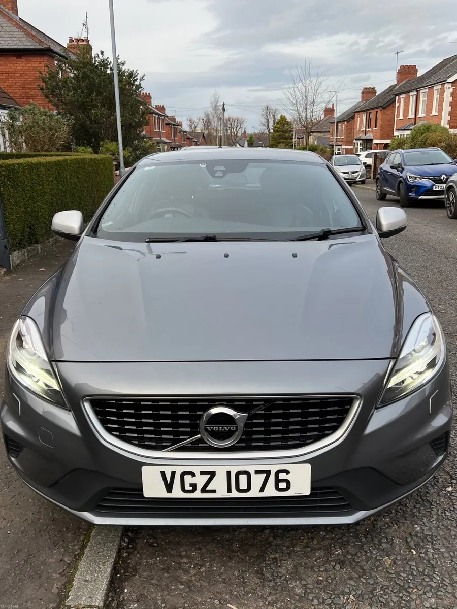 Volvo V40 D2 R design 2017 - Image 1