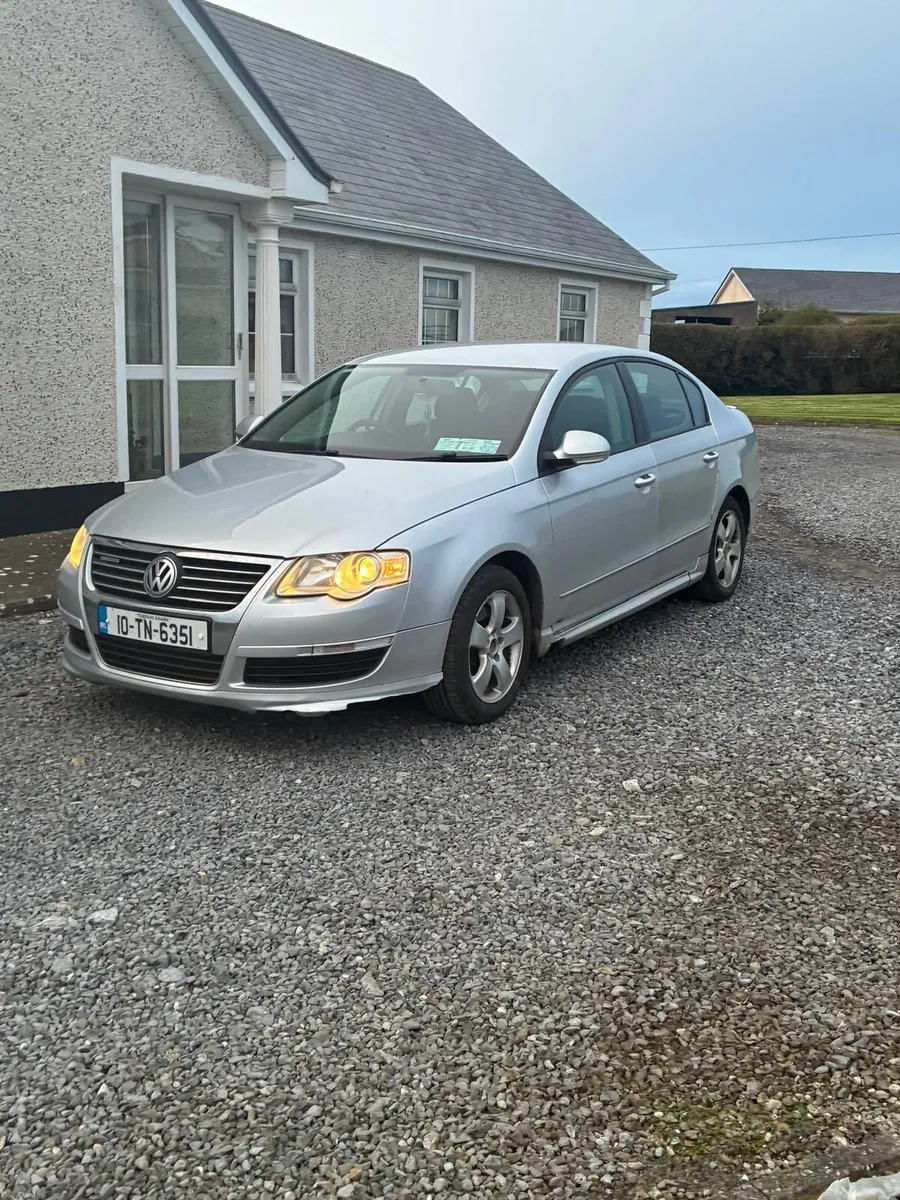 Volkswagen Passat 2010 - Image 1