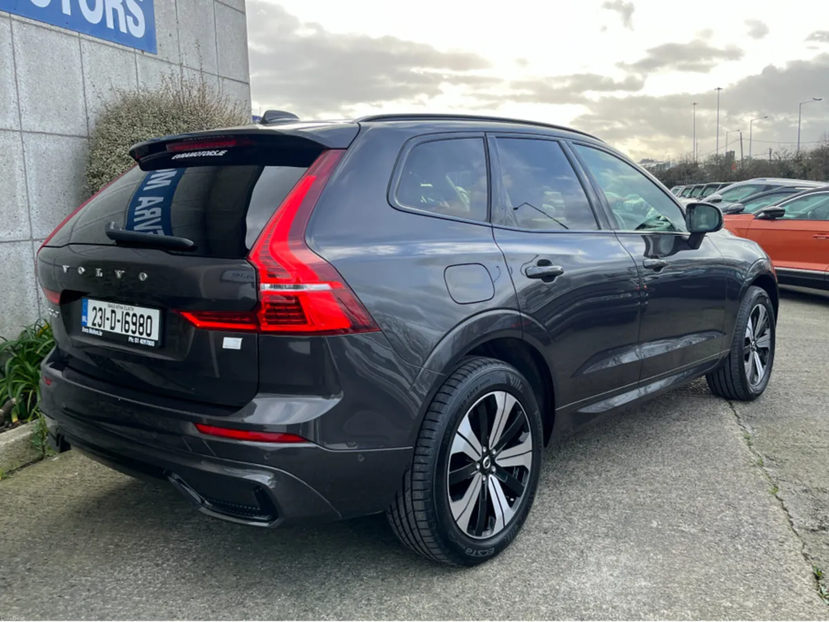 Volvo XC60 T6 PHEV PLUS DARK AWD //PANORAMIC GLASS - Image 4